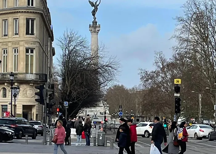 Le Charmant Quai Bourgeois